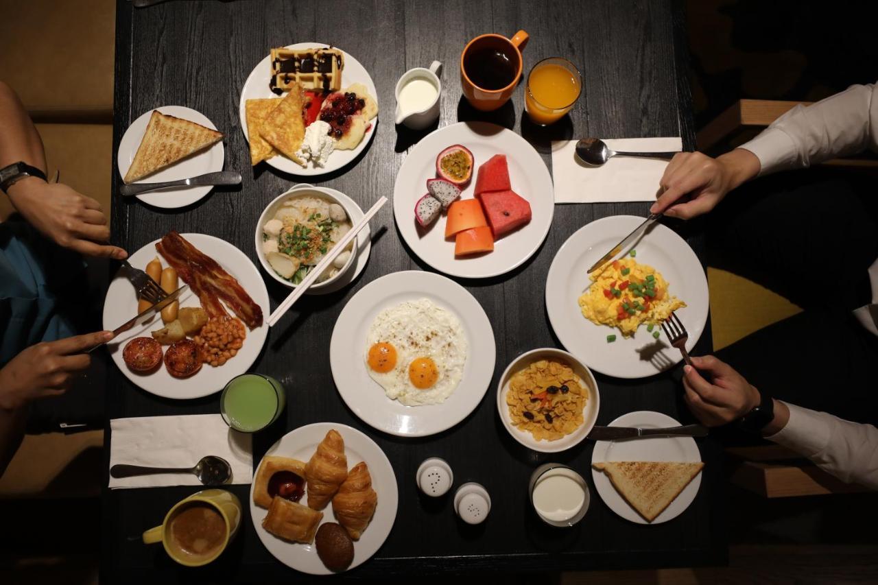 Holiday Inn Bangkok By Ihg Екстериор снимка
