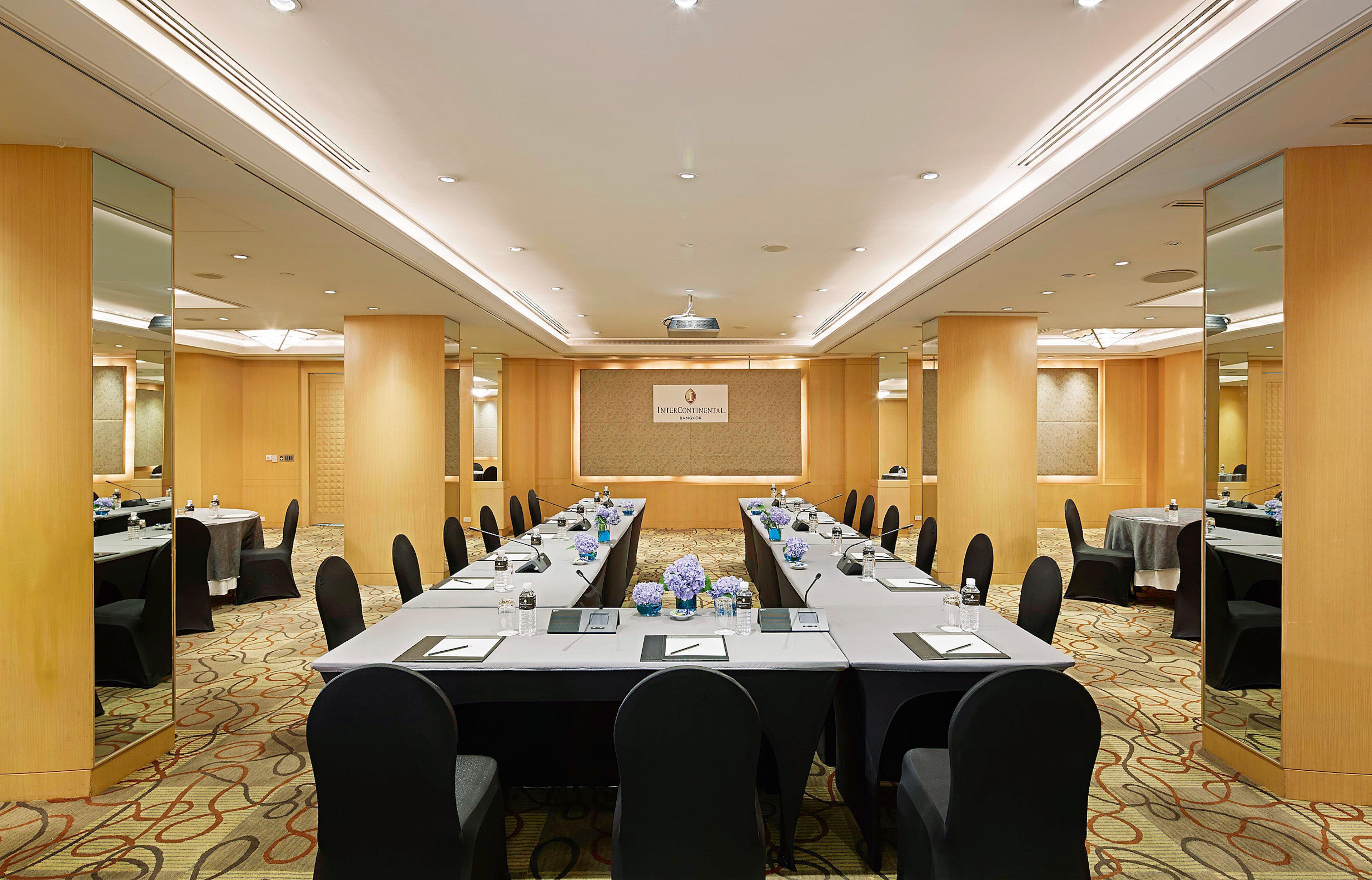 Holiday Inn Bangkok By Ihg Екстериор снимка
