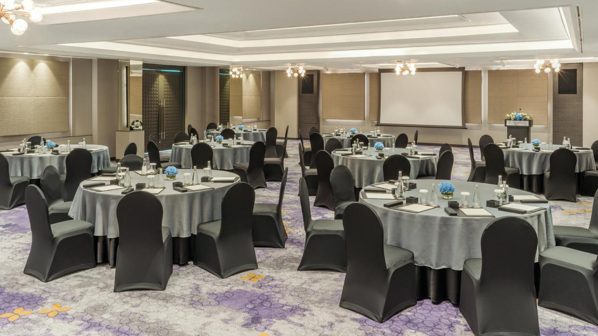 Holiday Inn Bangkok By Ihg Екстериор снимка